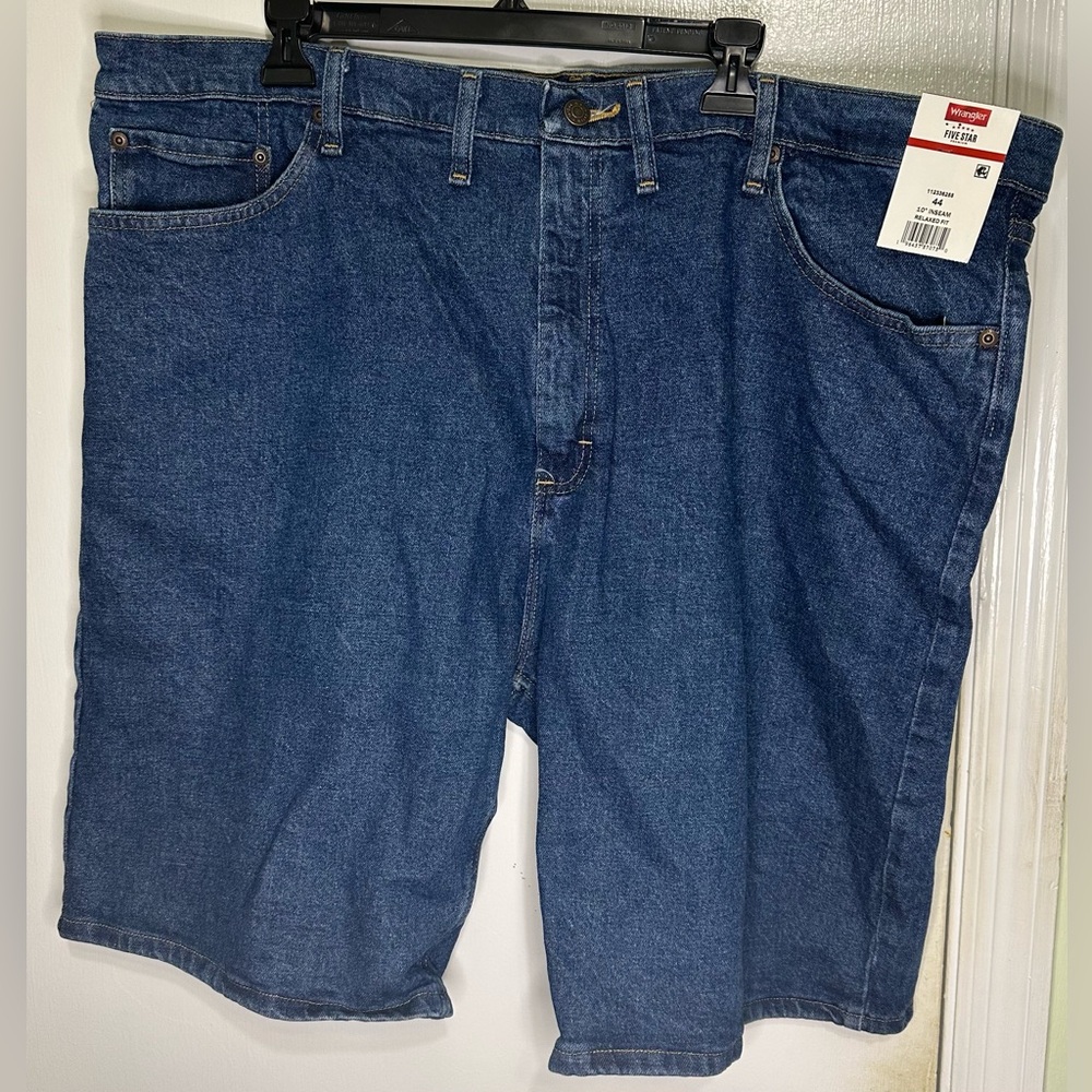 NWT Men's Wrangler Relaxed Fit Denim Jean Shorts Size 44 Casual Flex Comfort